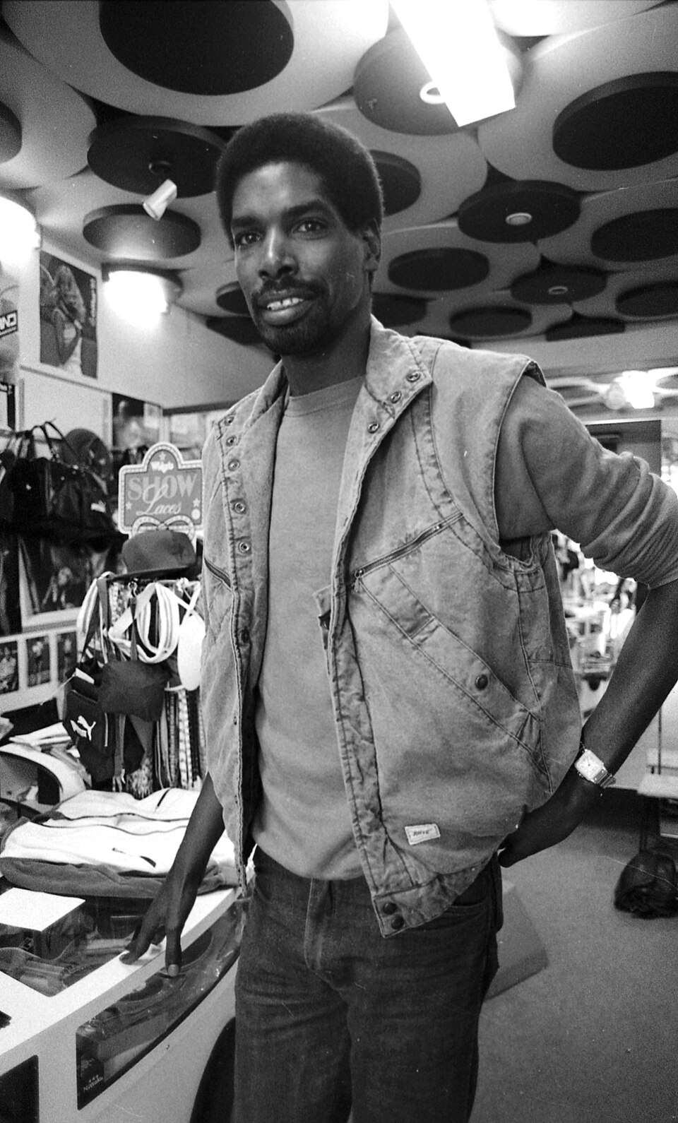 Aulcie Perry, Maccabi Tel Aviv basketball player, opening a sports shop in Tel Aviv (FL45841215).jpg